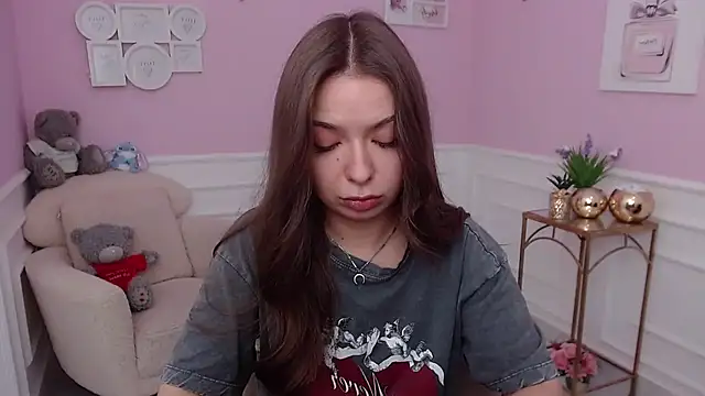 LucySkilar online show from October 2025 04:56:01 AM