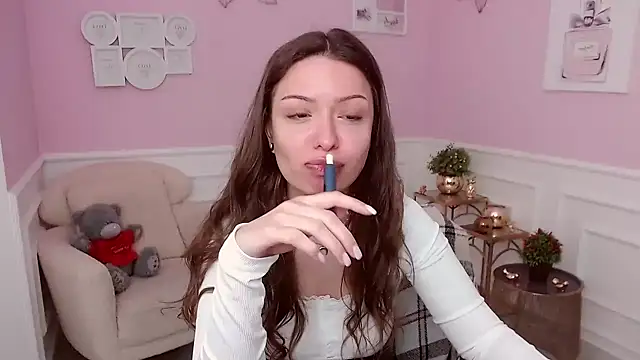 LucySkilar online show from April 2026 04:09:02 AM