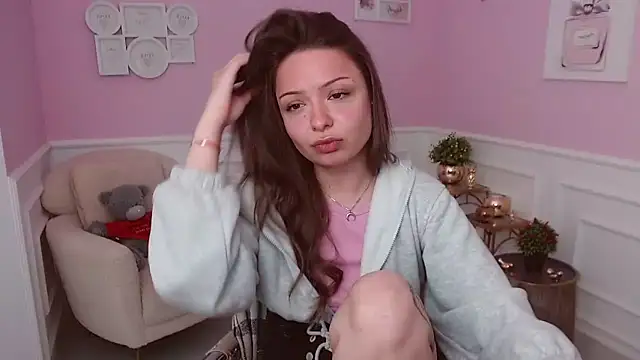 Snapshot of LucySkilar chatting on April 2026 04:21:02 AM LucySkilar online show from April 2026 04:21:02 AM