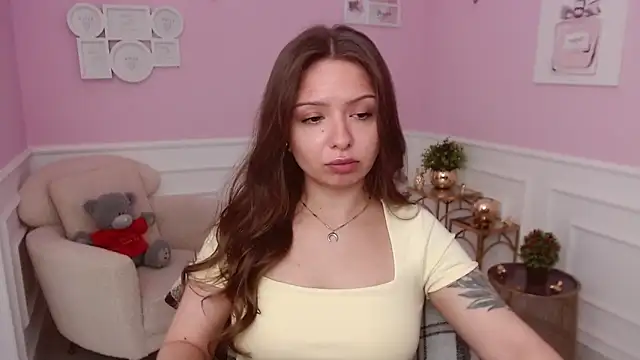 Snapshot of LucySkilar chatting on June 2026 04:22:02 AM LucySkilar online show from June 2026 04:22:02 AM