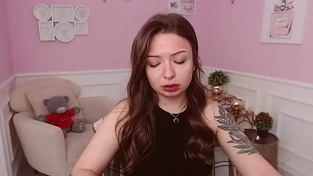 Snapshot of LucySkilar chatting on June 2026 04:19:02 AM LucySkilar online show from June 2026 04:19:02 AM