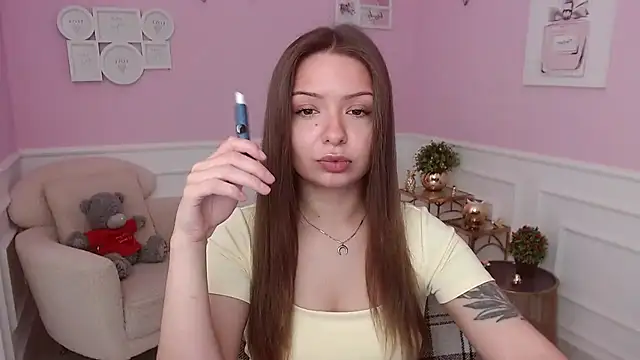 Snapshot of LucySkilar chatting on July 2026 04:19:01 AM LucySkilar online show from July 2026 04:19:01 AM