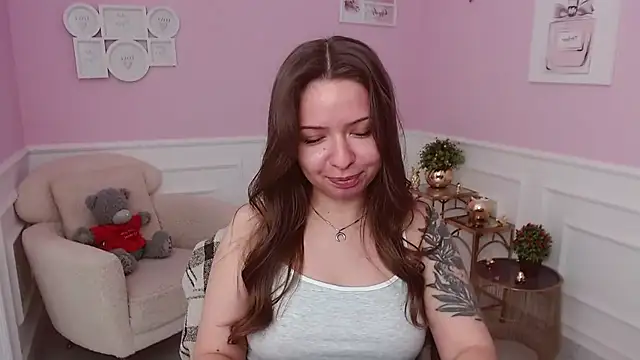 Snapshot of LucySkilar chatting on July 2026 06:47:02 AM LucySkilar online show from July 2026 06:47:02 AM