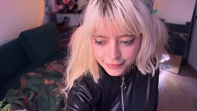 Snapshot of Eerectioneering chatting on October 2025 11:18:01 AM Eerectioneering online show from October 2025 11:18:01 AM