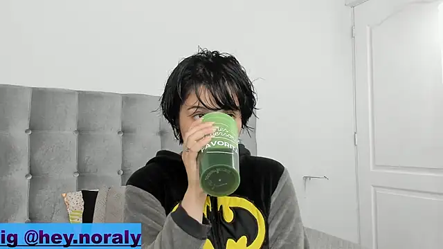 Snapshot of hey_noraly chatting on February 2025 04:28:02 AM hey noraly online show from February 2025 04:28:02 AM