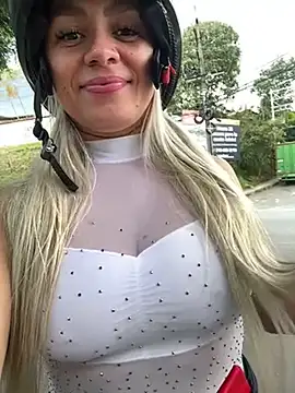 nicole valencia  online show from March 2025 07:48:01 PM