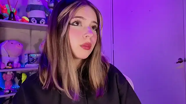 EmilyMiller  online show from April 2026 03:15:02 PM