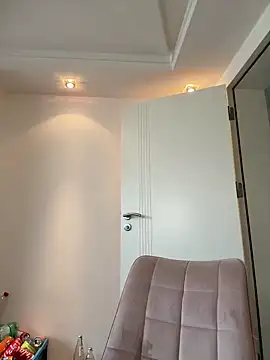 Lady Knaller online show from March 2025 09:34:02 AM