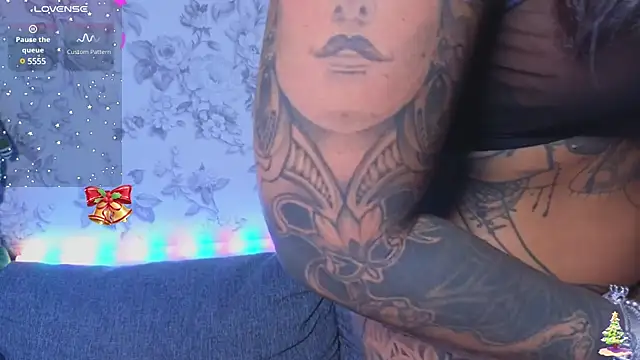Snapshot of tattooedBabyy chatting on December 2024 07:15:01 AM tattooedBabyy online show from December 2024 07:15:01 AM