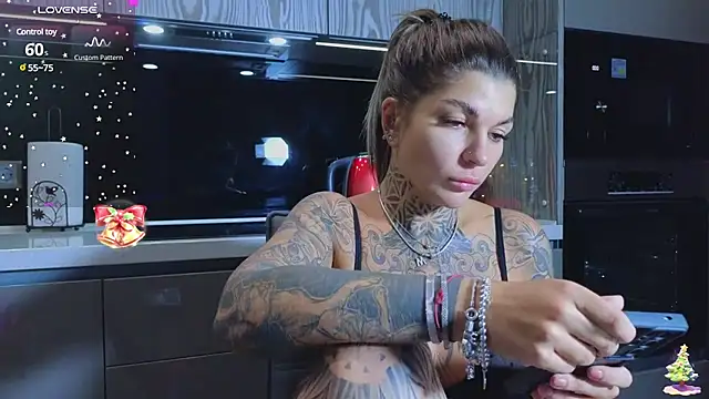 Snapshot of tattooedBabyy chatting on January 2025 02:57:01 PM tattooedBabyy online show from January 2025 02:57:01 PM