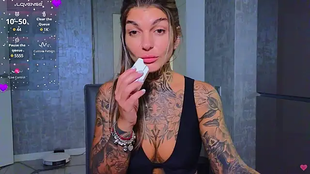 Snapshot of tattooedBabyy chatting on February 2025 01:06:01 PM tattooedBabyy online show from February 2025 01:06:01 PM