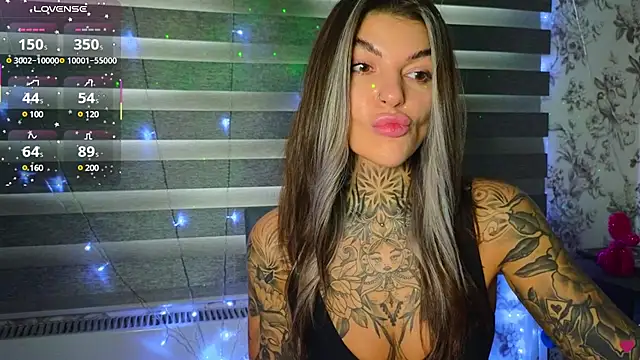 Snapshot of tattooedBabyy chatting on March 2025 06:57:01 AM tattooedBabyy online show from March 2025 06:57:01 AM