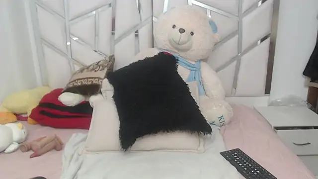 celestesouzalatin online show from January 2026 04:12:02 PM