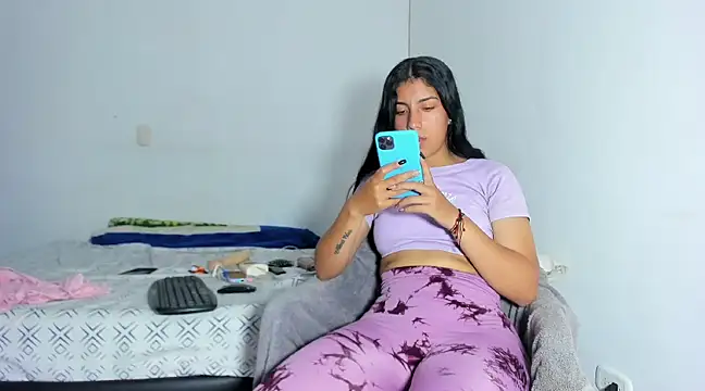 skinnyanai2 online show from December 2024 08:36:02 PM