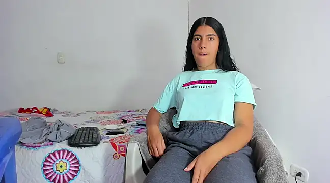 skinnyanai2 online show from February 2025 05:54:02 PM