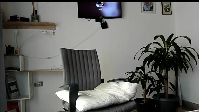 manucute 23  online show from February 2026 03:19:02 PM