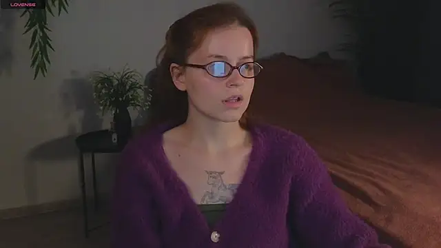 Snapshot of reb_luvng chatting on October 2025 01:41:02 PM reb luvng online show from October 2025 01:41:02 PM