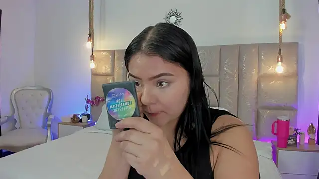 Snapshot of Oriana_Guzman chatting on July 2026 11:08:01 PM Oriana Guzman online show from July 2026 11:08:01 PM