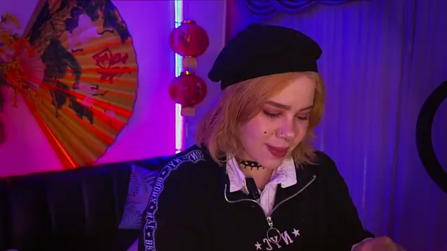 albaismynameX online show from October 2025 12:23:02 PM