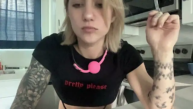 NatalieKneals online show from January 2026 08:01:01 PM