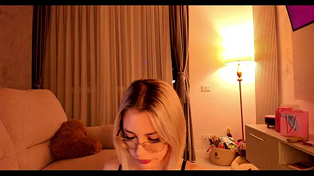 BaayBee   online show from January 2025 09:28:01 PM