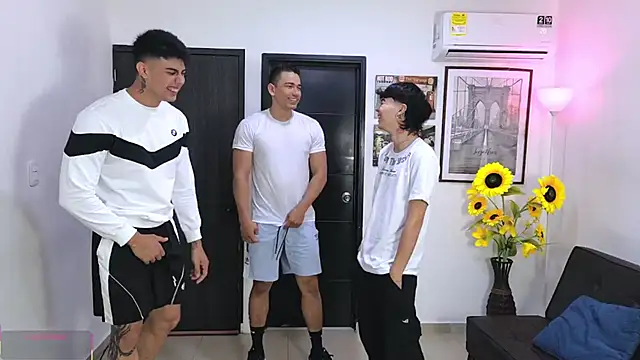 badguyss bisex online show from April 2026 11:09:01 AM