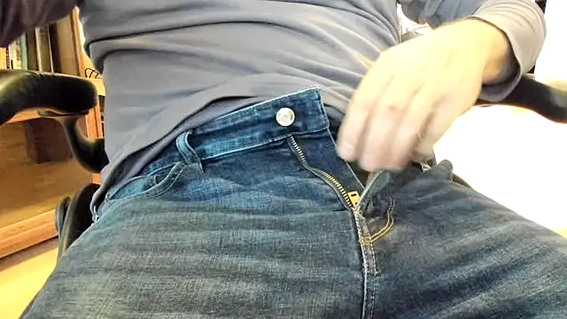 massive cum online show from December 2024 04:57:01 PM