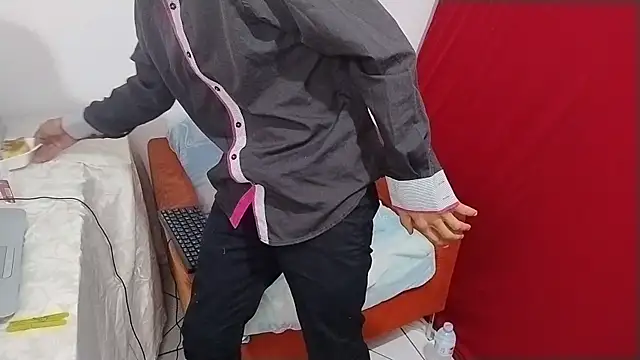 UncutToyBoy23cm online show from March 2025 05:00:01 AM