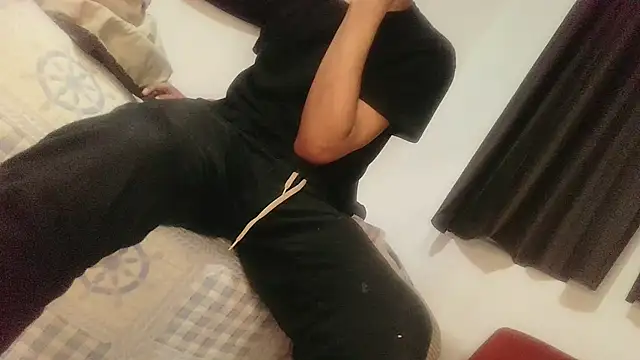 UncutToyBoy23cm online show from November 2025 07:30:01 AM