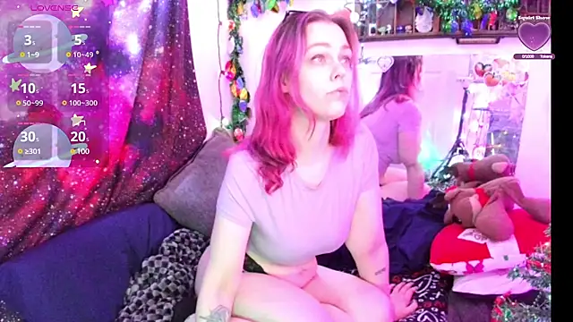 Snapshot of EverlyEster chatting on December 2024 07:35:01 AM EverlyEster online show from December 2024 07:35:01 AM