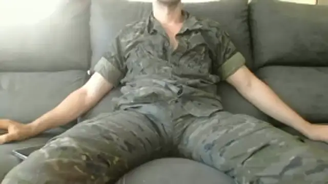 militar guapo online show from October 2025 04:09:01 PM