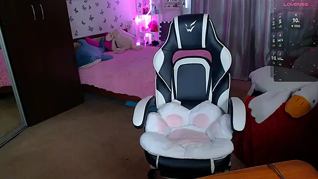 Sidney blush online show from February 2026 04:45:01 AM