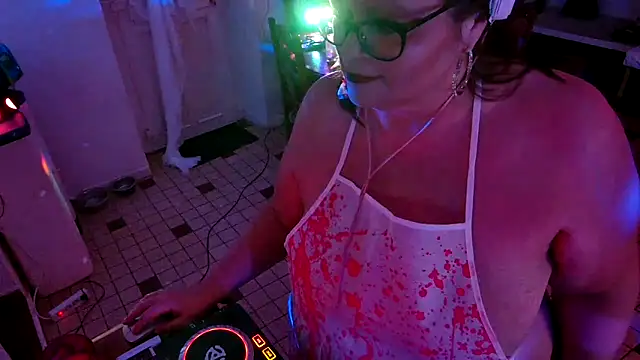 Lola-squirt online show from October 2025 10:11:02 PM