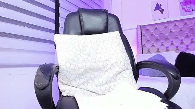 Danna Ramiirez online show from December 2024 12:00:02 AM