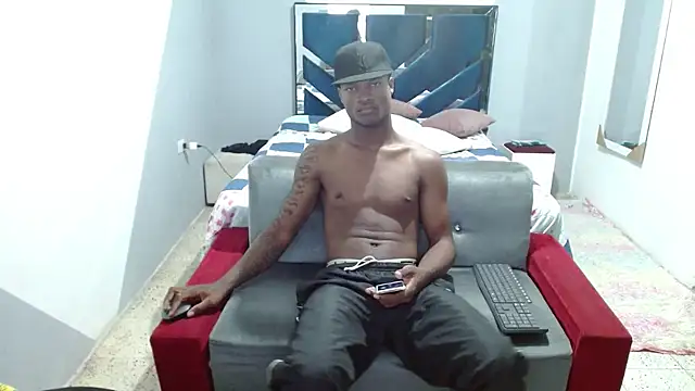 MiguelAngelxl online show from October 2025 04:44:02 PM