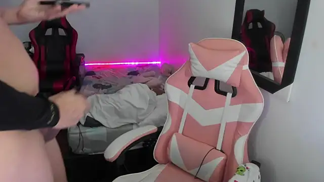 jessi and boy online show from December 2025 05:10:02 PM