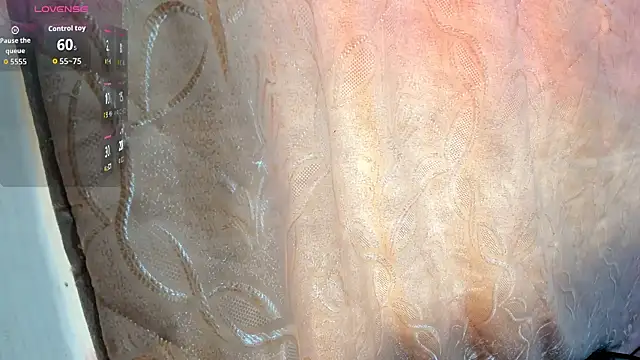 Kylie2211 online show from December 2025 08:04:02 PM