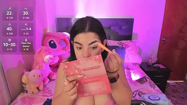 Kylie2211 online show from February 2026 02:12:02 PM