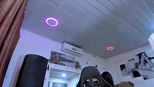 LatinVenuz online show from January 2025 07:32:02 AM