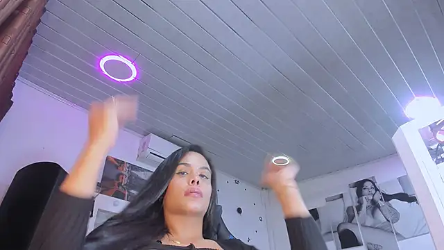 LatinVenuz online show from February 2025 10:53:02 AM