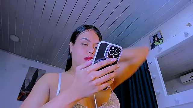 LatinVenuz online show from February 2026 04:49:02 AM