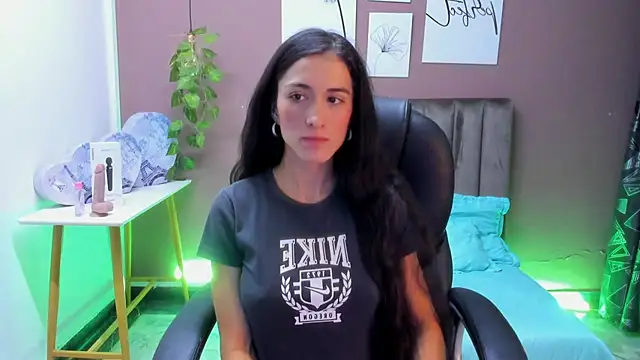 Snapshot of SharonSander chatting on February 2025 02:38:01 AM SharonSander online show from February 2025 02:38:01 AM