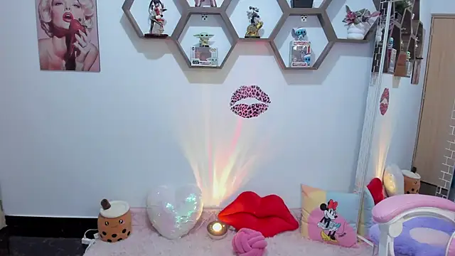 Snapshot of SharonSander chatting on March 2025 02:49:02 AM SharonSander online show from March 2025 02:49:02 AM