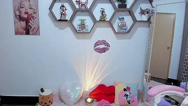 Snapshot of SharonSander chatting on March 2025 08:59:01 AM SharonSander online show from March 2025 08:59:01 AM