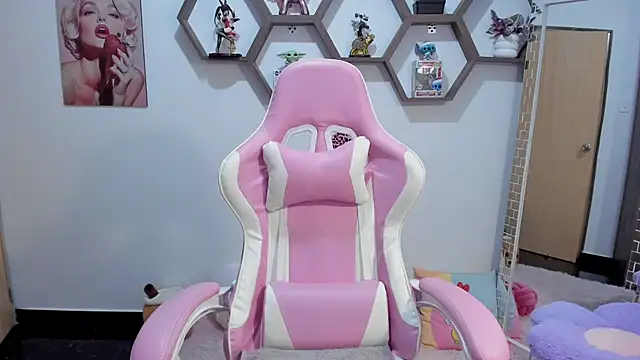 Snapshot of SharonSander chatting on March 2025 07:09:02 AM SharonSander online show from March 2025 07:09:02 AM