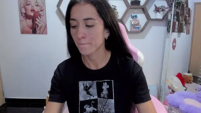 Snapshot of SharonSander chatting on March 2025 03:43:01 AM SharonSander online show from March 2025 03:43:01 AM