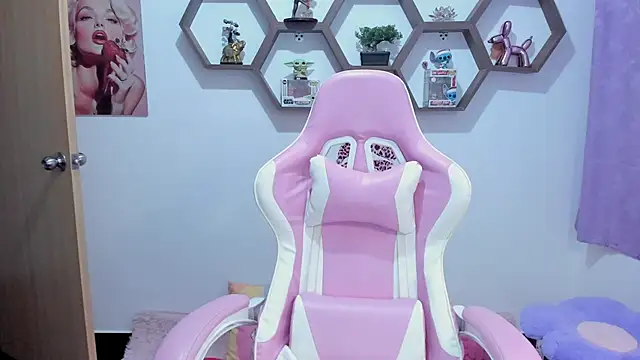 Snapshot of SharonSander chatting on November 2025 10:15:02 PM SharonSander online show from November 2025 10:15:02 PM