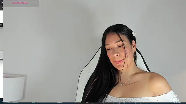 Snapshot of bella_hadid1_ chatting on March 2025 09:01:01 PM bella hadid1  online show from March 2025 09:01:01 PM