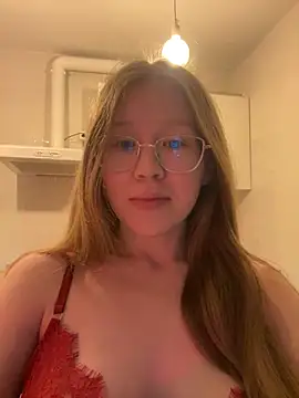 Eva Weyne online show from December 2024 06:05:01 PM