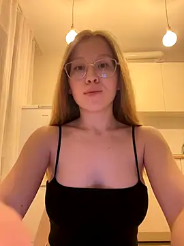 Eva Weyne online show from September 2025 07:05:01 PM